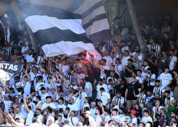 Beşiktaş’ın hazırlık maçı yarıda kaldı!