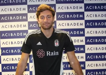 Beşiktaş’lı futbolcu trafikte saldırıya uğradı!