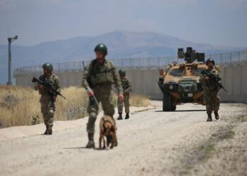 Türkiye’ye girmeye çalışan biri PKK’lı dört kişi Suriye sınırında yakalandı
