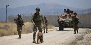 Türkiye’ye girmeye çalışan biri PKK’lı dört kişi Suriye sınırında yakalandı
