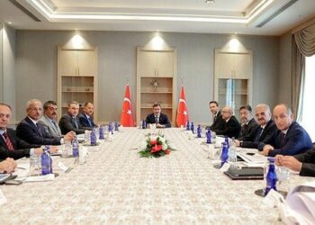 Deprem konulu toplantı: Cumhurbaşkanı Yardımcısı ve bakanlar bir araya geliyor