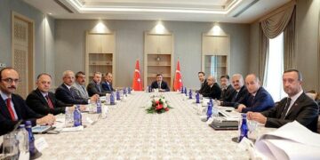 Deprem konulu toplantı: Cumhurbaşkanı Yardımcısı ve bakanlar bir araya geliyor