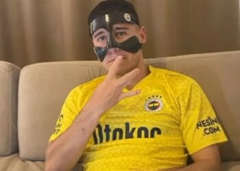 Emre Mor burnunu yaptırdı!