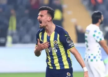 Fenerbahçe 3 ayrılığı duyurdu!