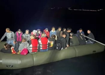 Çanakkale Boğazı’nda, Yunanistan tarafından geri itilen 84 göçmen kurtarıldı