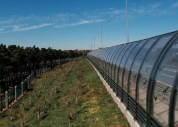 Bakan Özhaseki duyurdu: 11 bin 253 metrekare gürültü bariyerini tamamladık