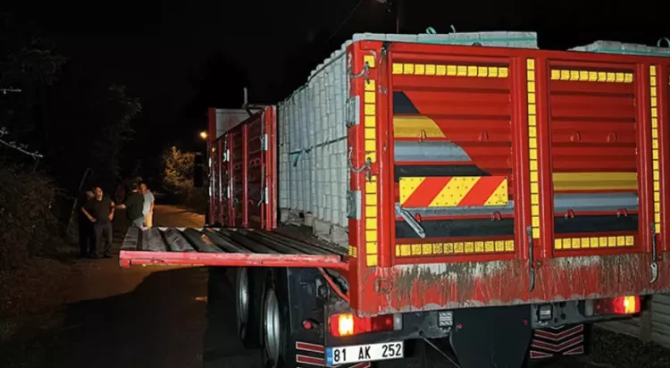 Kamyonun açılan dorse kapağı ölüme sebep oldu! kamyonun dorse kapagi olume sebep oldu habermeydan