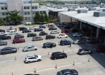 Kapıkule’de Avrupa’dan gelen gurbetçiler yoğunluk oluşturdu