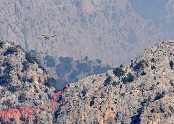 Kemer’deki orman yangını beşinci gününde hala devam ediyor