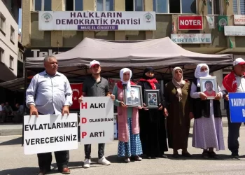 Muş’ta Evlat nöbetindeki ailelerin eylemi sürüyor