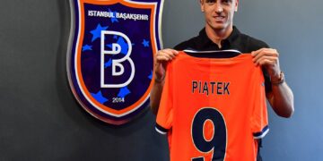 Polonyalı golcü Krzysztof Piatek Başakşehir’de