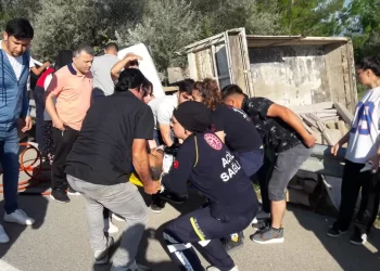 Sinop Boyabat’ta kamyon devrildi!