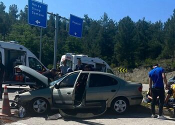 Sinop Gerze’de 2 otomobilin çarpışması sonucu 2 kişi yaralandı