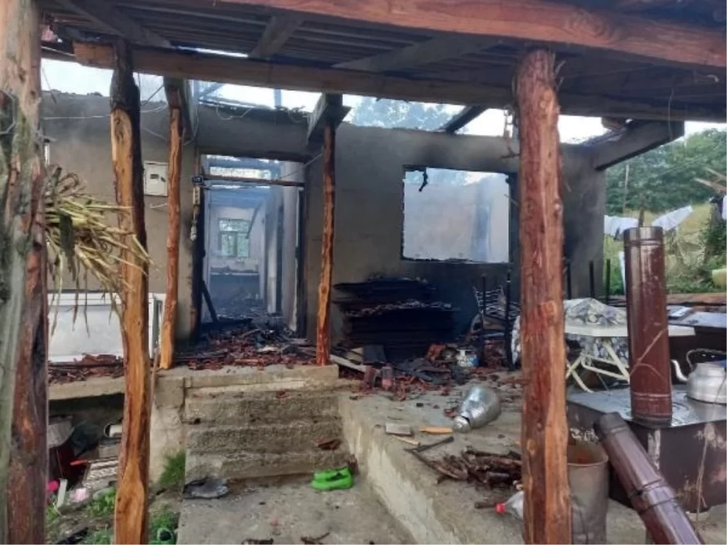 sinop ta yanan evdeki cift oldu habermeydan