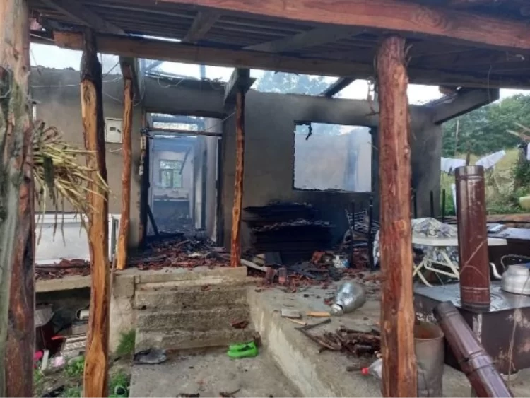 sinop ta yanan evdeki cift oldu habermeydan