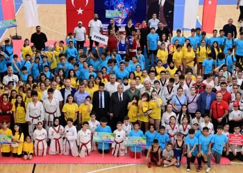 Sinop’ta yaz spor okulları törenle açıldı