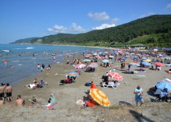 Sinop Türkeli’deki Kirazlı Bahçe Plajı yoğun ilgi görüyor