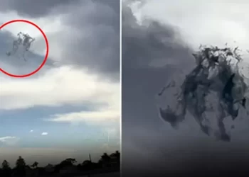 Gökyüzünde ‘siyah kütle’: Dünyanın konuştuğu görüntü!