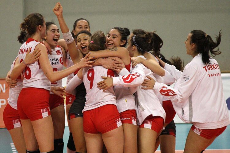 u 17 kiz milli takimimiz avrupa sampiyonasi nda yari finalde habermeydan