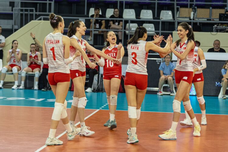 u 17 kiz milli takimimiz romanya yi 3 0 yendi habermeydan