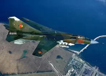 ABD’de MiG-23 gösteri uçuşu sırasında yere çakıldı!
