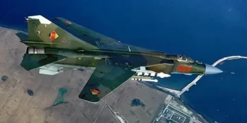 ABD’de MiG-23 gösteri uçuşu sırasında yere çakıldı!