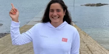 Siyasilerden rekortmen yüzücü Aysu Türkoğlu’na tebrik mesajları