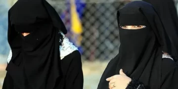 Fransa okullarda abaya giyilmesini yasaklıyor