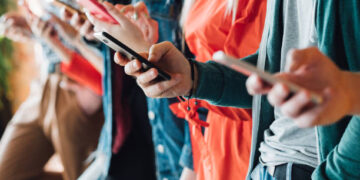 Bakan Uraloğlu açıkladı! Gençlere vergisiz akıllı telefon kampanyasının detayları belli oldu