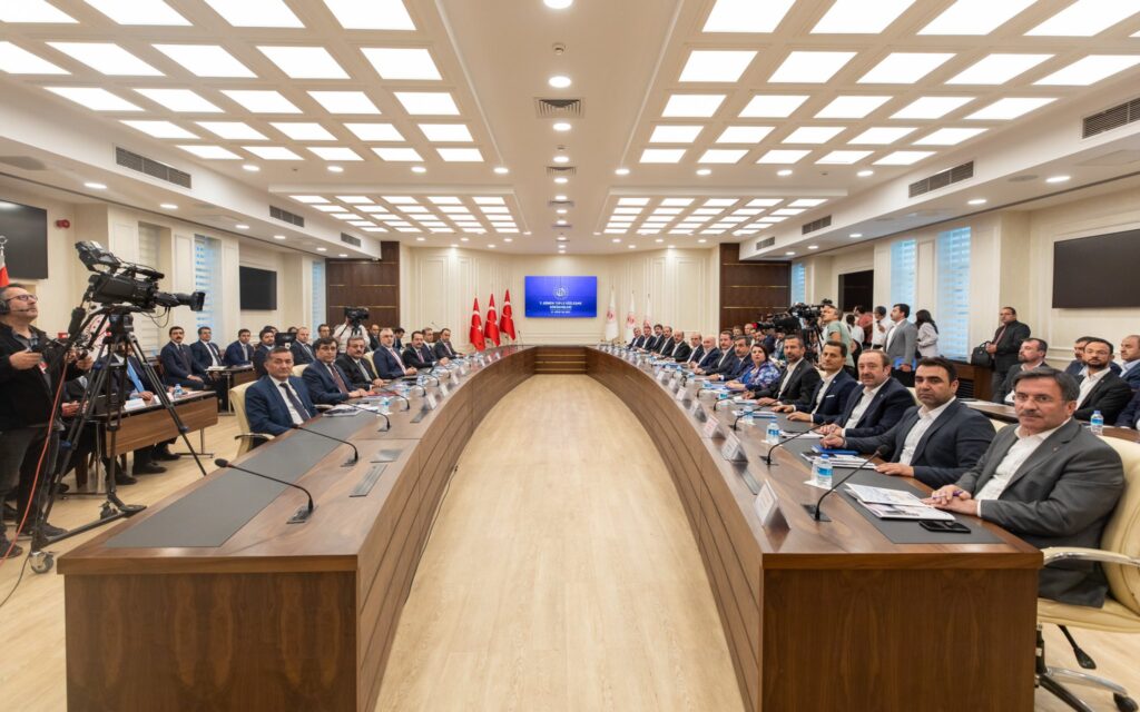 Memur ve memur emeklisi icin zam toplantisi yapildi habermeydan