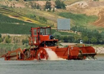 Bakan Özhaseki paylaştı! Mogan Gölü’nün dip çamuru temizlendi