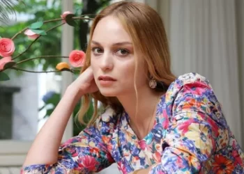 Oyuncu Nilperi Şahinkaya Cem Garipoğlu’nun kardeşiyle fotoğrafı ortaya çıkınca linç yedi