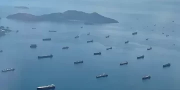 Kuraklık nedeniyle yüzlerce gemi Panama Kanalı’nda mahsur kaldı