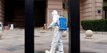 Covid-19 tedbirlerinin aniden kaldırılmasının ardından Çin’de iki ay içinde iki milyon ölüm gerçekleşti