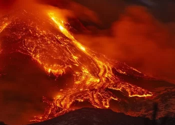 Etna Yanardağı’nın patlaması nedeniyle uçuşlar askıya alındı