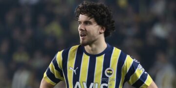 Fenerbahçe’ye Ferdi Kadıoğlu’ndan kötü haber!