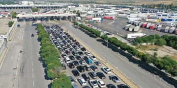 Tatil için gelen gurbetçiler Türkiye’den dönüş yolculuğuna geçti