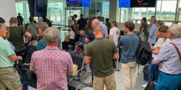 İngiltere Ulaştırma Bakanı açıkladı: Uçuşlarda aksamalar önümüzdeki günlerde de sürecek