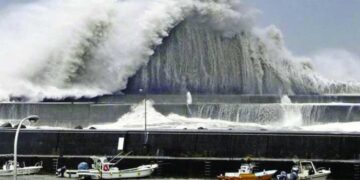 Japonya, Khanun Tayfunu alarmıyla karşı karşıya