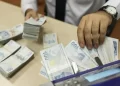 Mevduat faizlerinde yüksek getiri: Bir aylık kazanç beklentileri aştı Mevduat faizlerindeki indirim süreci sürüyor: Son 1,5 ayda 14 puanlık azalış kaydedildi