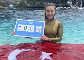 Şahika Ercümen Cumhuriyet’in 100. Yılında 100 Metre Dalış Rekoru Kırdı