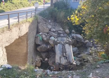 Sinop’ta dereye uçan araçta 1’i bebek 4 kişi yaralandı