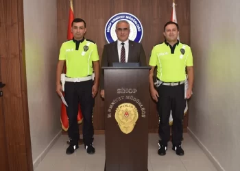 Sinop’ta yaşlı adamı kayalıklardan kurtaran polislere teşekkür belgesi