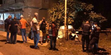 Sinop Türkeli’de otomobil duvara çarptı!