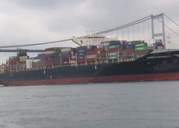 Ukrayna’dan yola çıkan gemi İstanbul Boğazı’nda