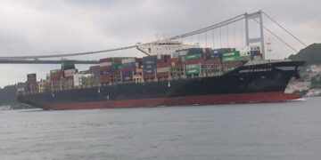 Ukrayna’dan yola çıkan gemi İstanbul Boğazı’nda