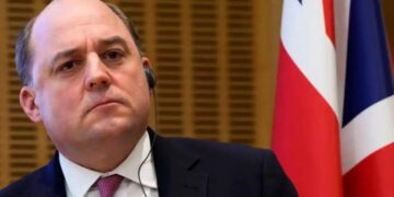 İngiltere Savunma Bakanı Wallace istifa ettiğini duyurdu