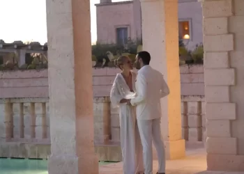 Burcu Esmersoy ve Nazım Akmandil İtalya’da dünyaevine girdi!