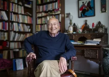 Gazeteci ve yazar Hıfzı Topuz vefat etti