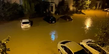 İstanbul’da kuvvetli yağış hayatı felç etti